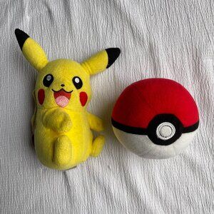 Pokémon Plush Pikachu 9" and Poke Ball 5" / Collectible Stuffed Toy TOMY